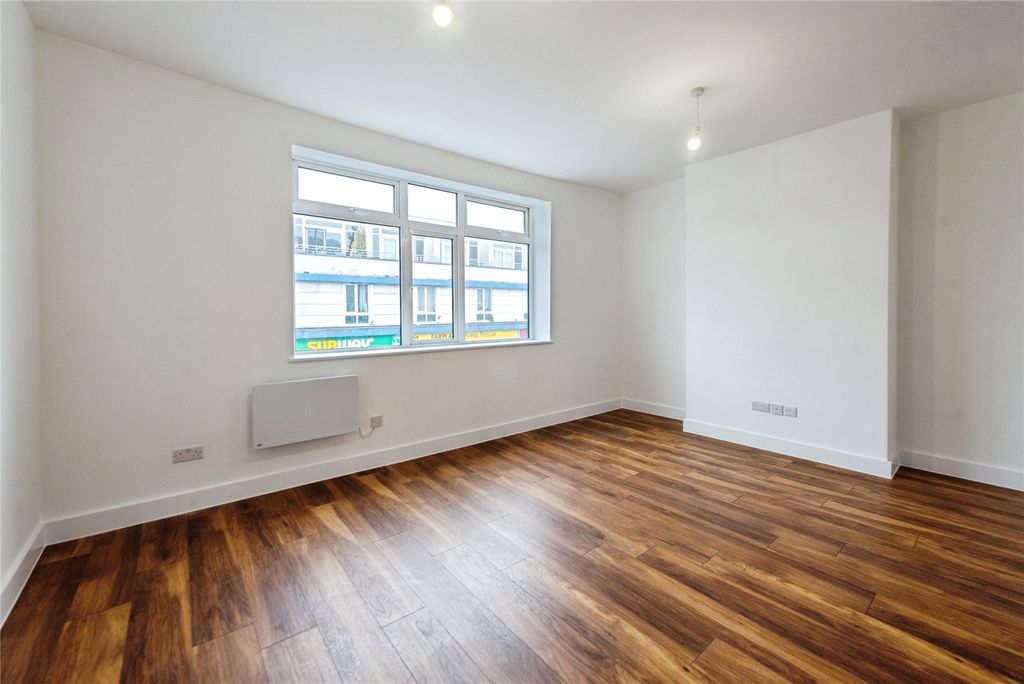 Property photo 3 of 17 Picture No. 06
