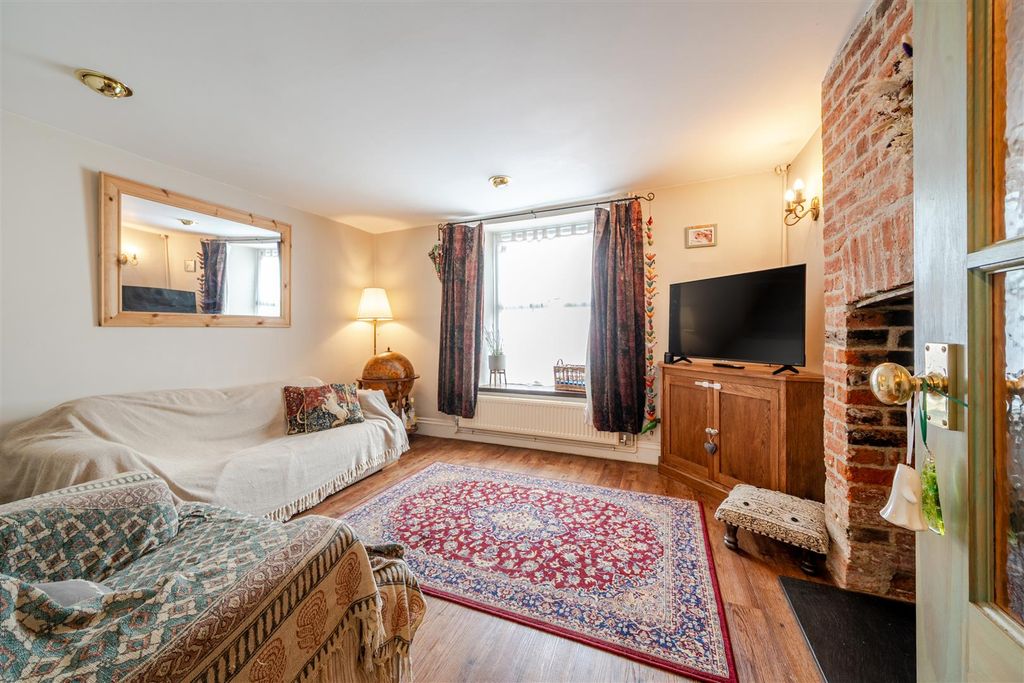 Property photo 2 of 16 Sitting Room