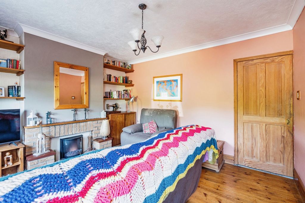 Property photo 3 of 17