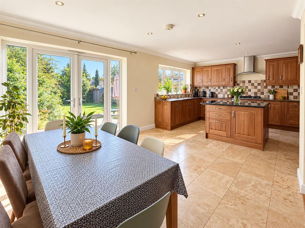 Property photo 3 of 18 Kitchen Breakfast Room.Png