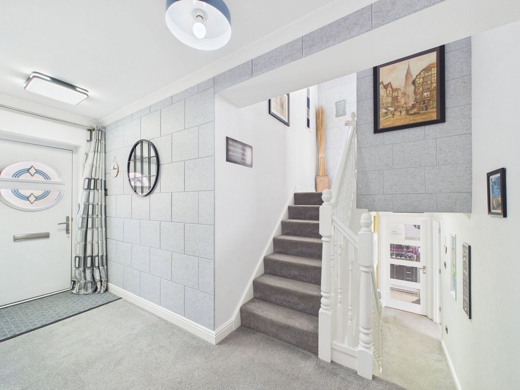 Property photo 3 of 31