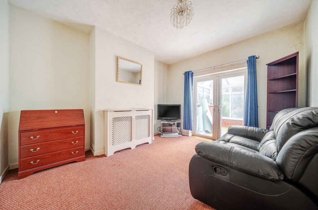 Property photo 3 of 12 1382774-27-692467...