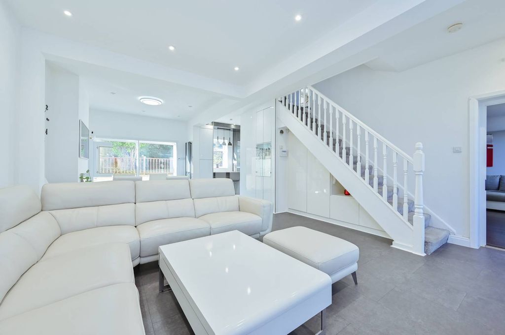 Property photo 1 of 33