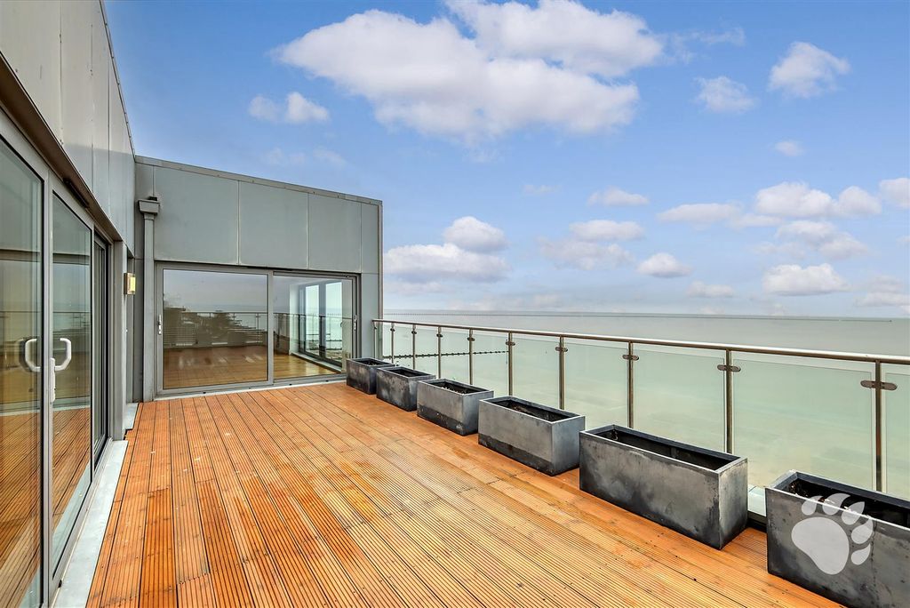 Property photo 1 of 28 Balcony