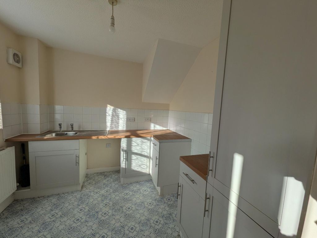 Property photo 3 of 8 Kitchen