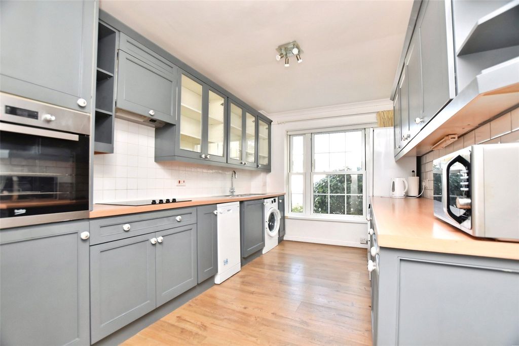 Property photo 3 of 19 Kitchen