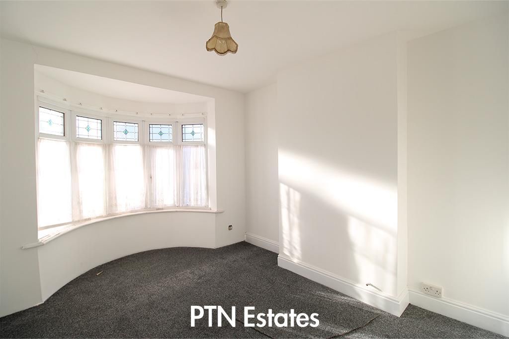 Property photo 3 of 8 Living .Jpg