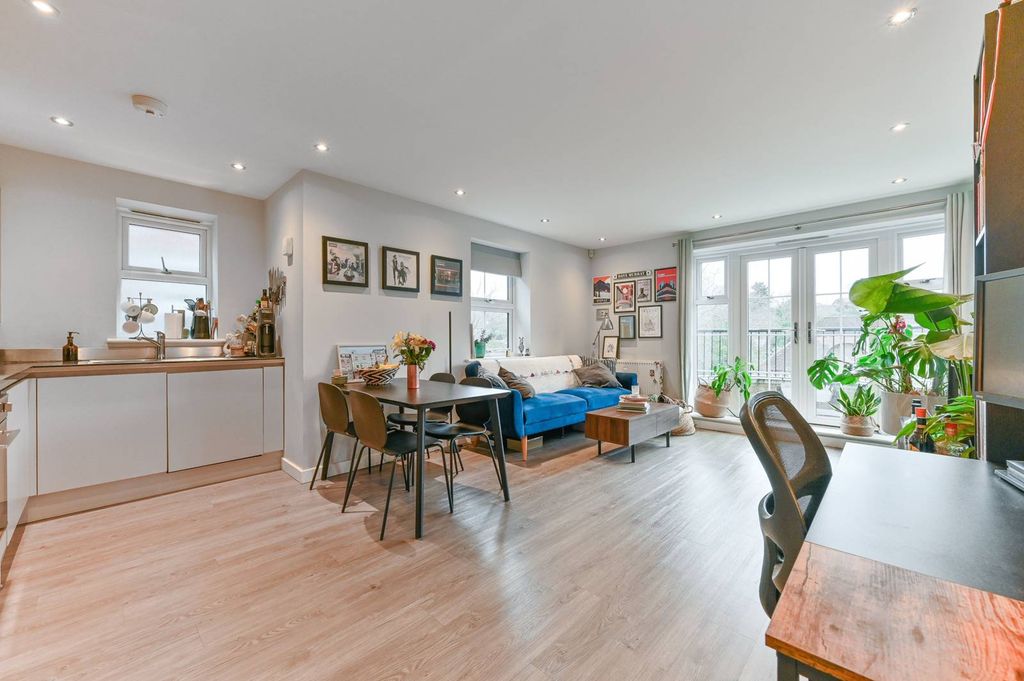 Property photo 2 of 19