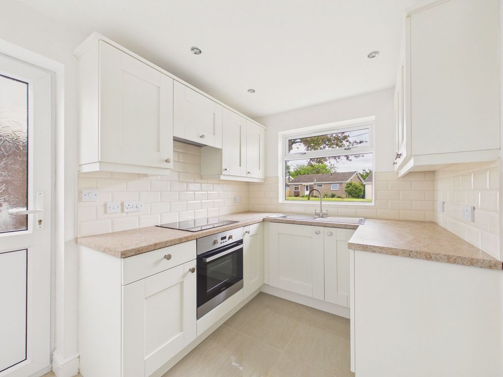 Property photo 2 of 8 Kitchen