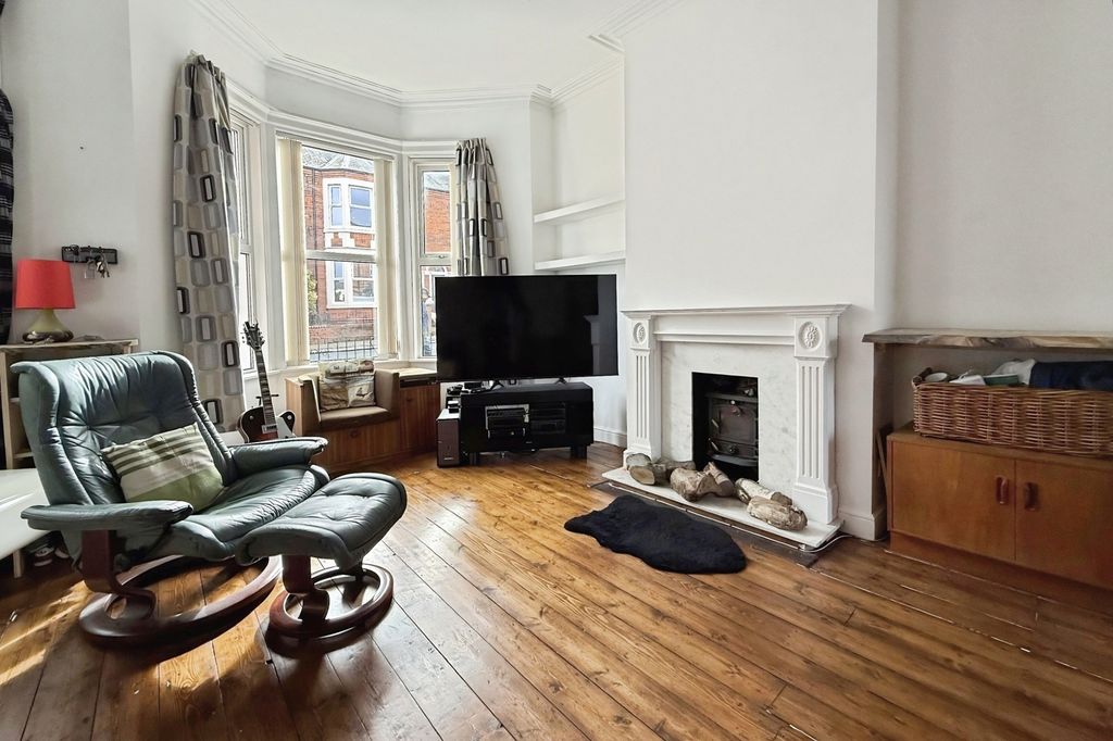 Property photo 3 of 11 Living/Dining Room