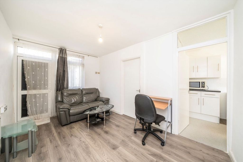 Property photo 2 of 8