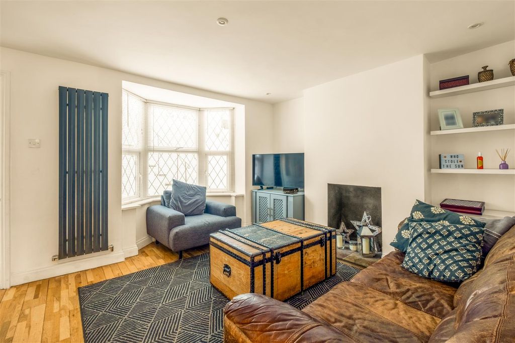 Property photo 2 of 23 8 Robertson Road-8.Jpg