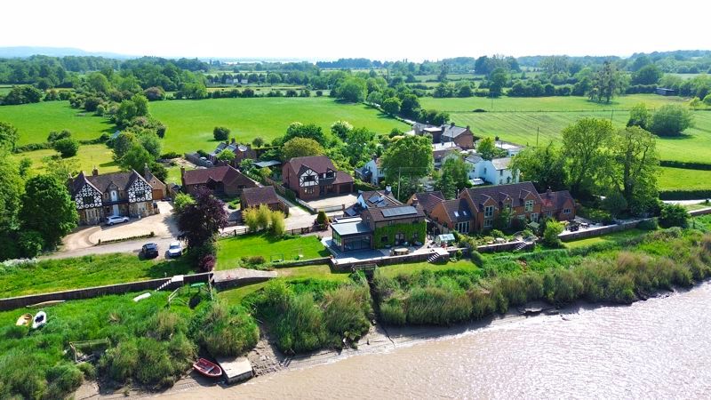 Property photo 1 of 25 Riverside Location