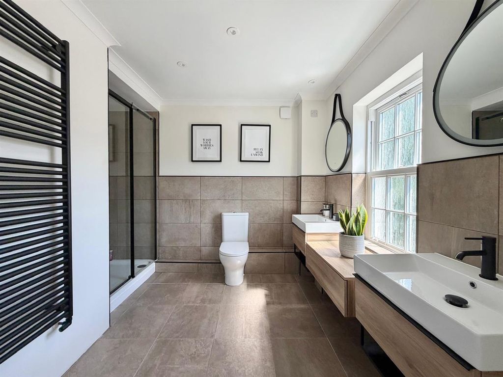 Property photo 2 of 41 En-Suite