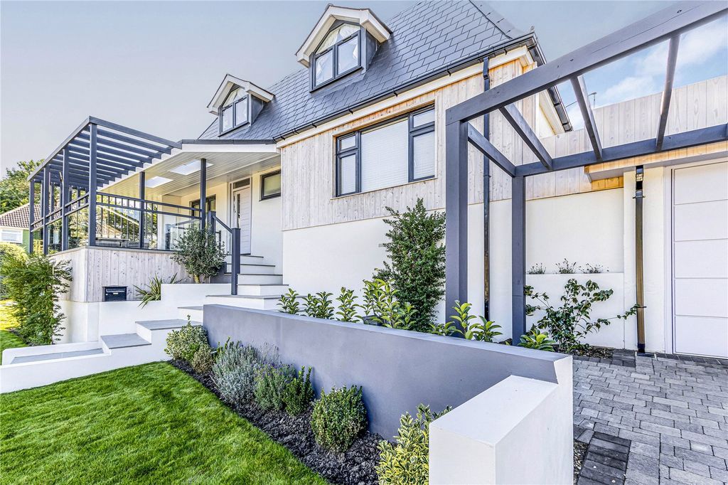 Property photo 2 of 25 Garden