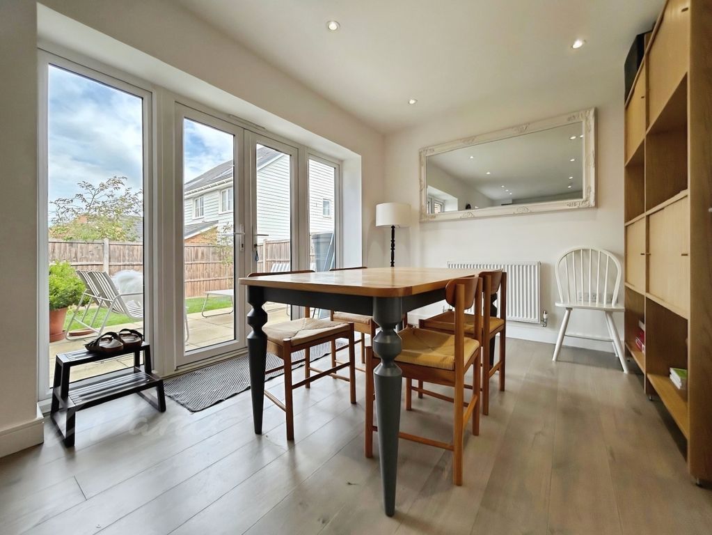 Property photo 3 of 13 29A2B1Dd-Dining (1)