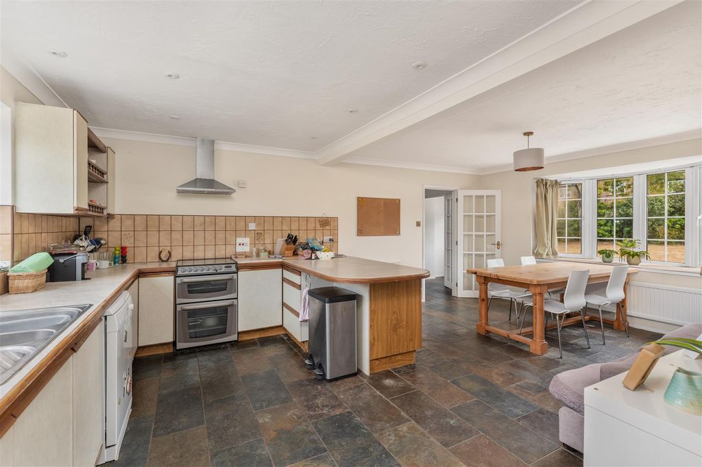 Property photo 2 of 22 11 Bulls Lane, Kings Sutton-10.Jpg