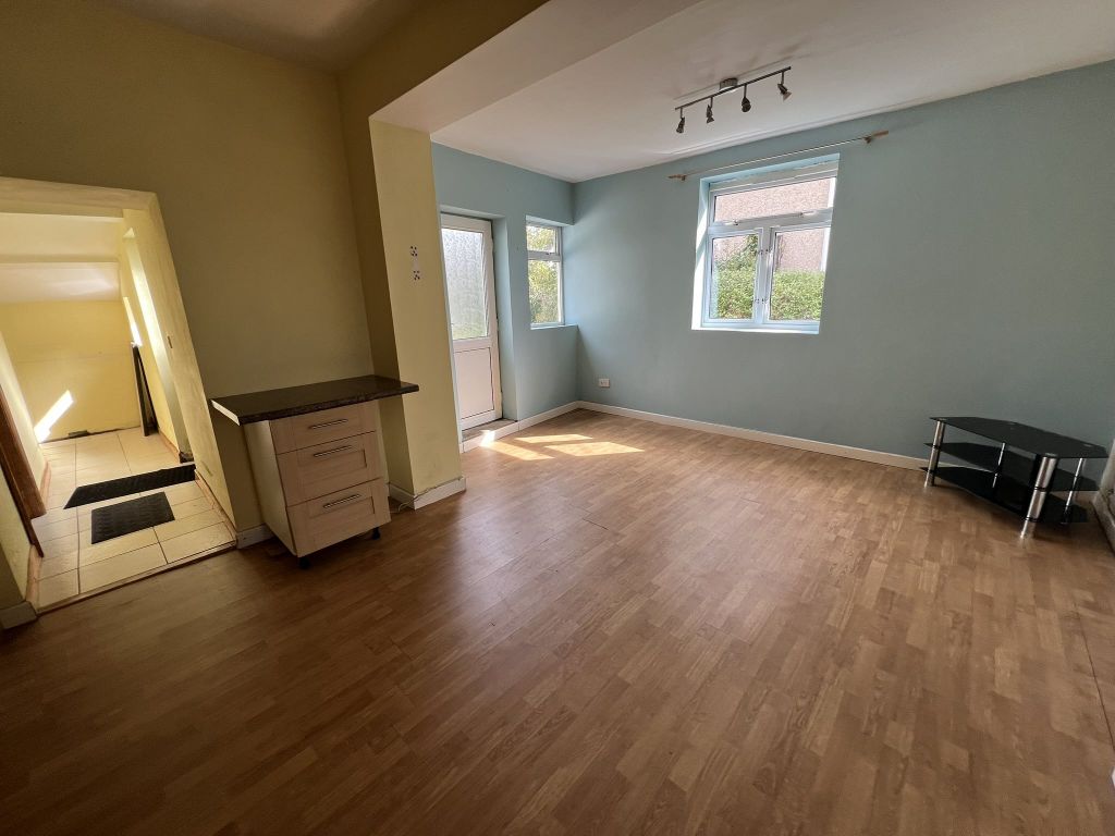 Property photo 3 of 14 Img_9399
