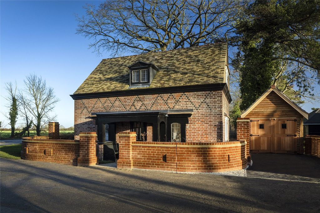 Property photo 1 of 13 East Lodge