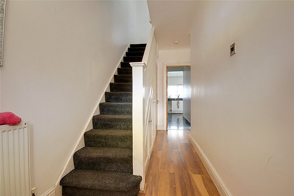 Property photo 3 of 23 Picture No. 11