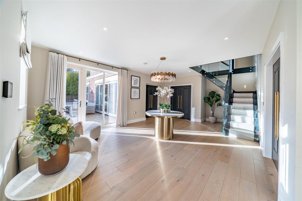 Property photo 2 of 30