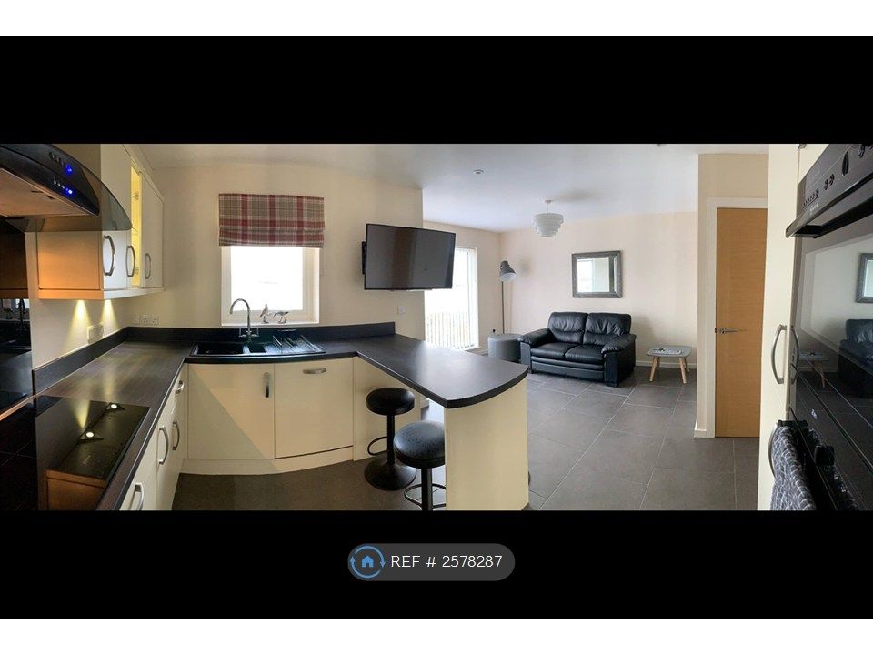 Property photo 3 of 10 Kitchen
