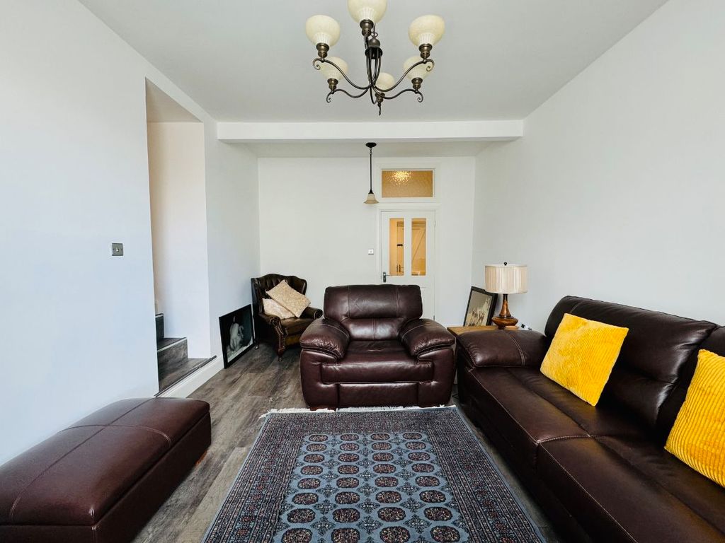 Property photo 3 of 39