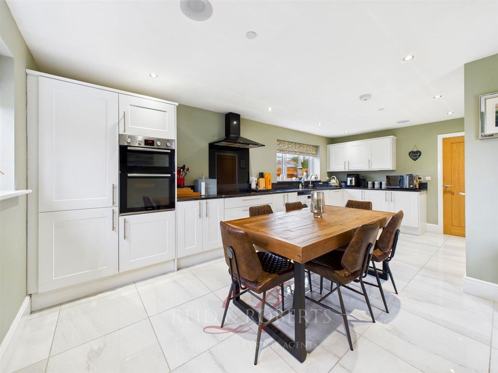 Property photo 2 of 27 Cam04884G0-Pr0099-Still032.Jpg