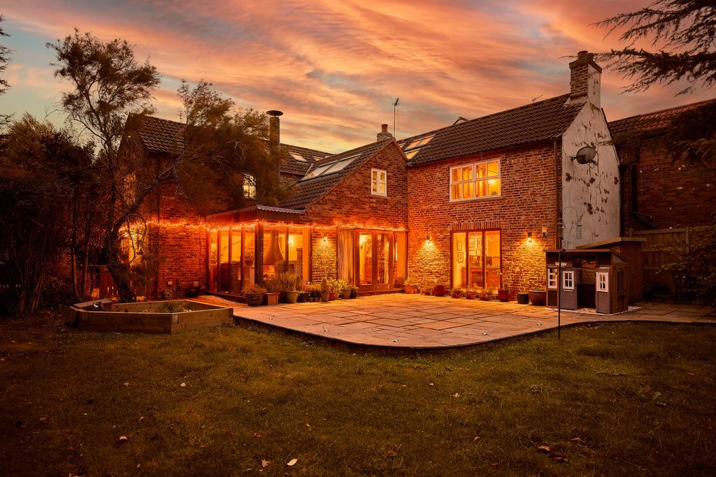 Property photo 2 of 57