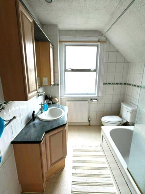 Property photo 1 of 16 Bathroom.Jpg