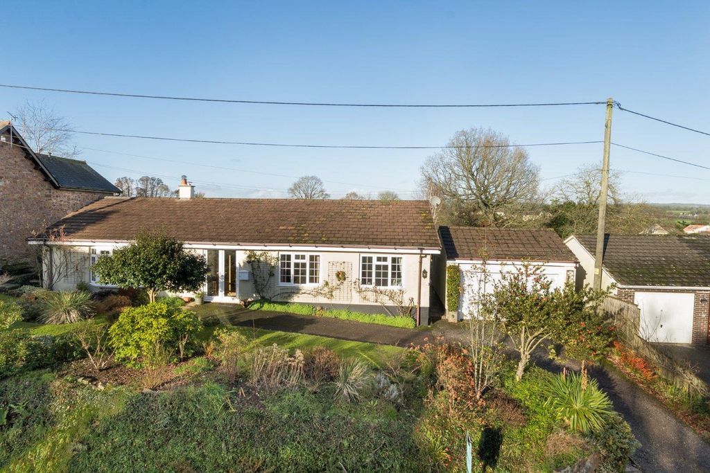 Property photo 1 of 19 Seddons, Tiverton