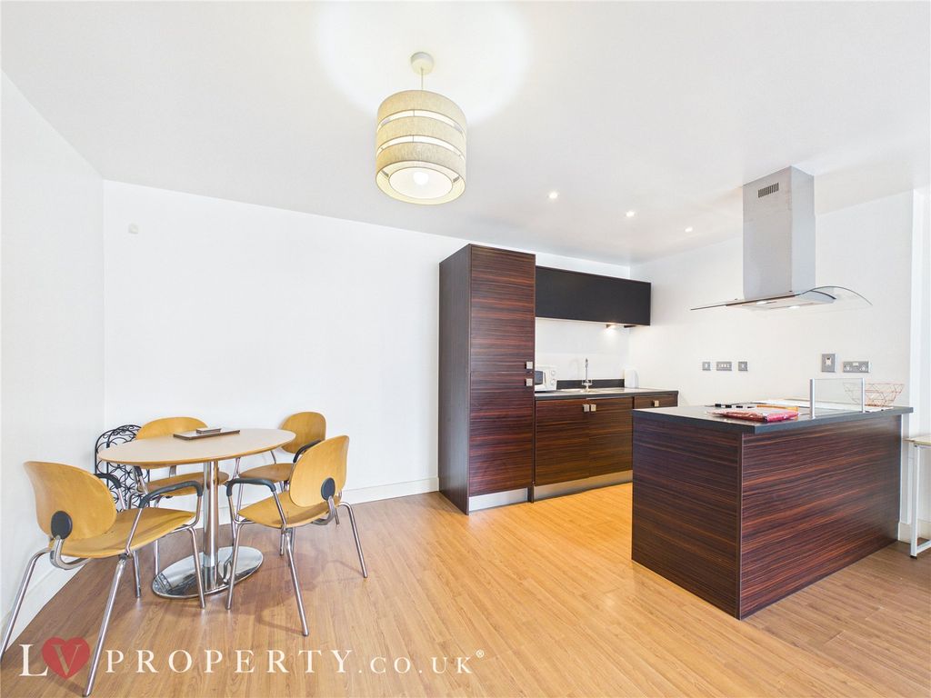 Property photo 3 of 6 Picture No. 04