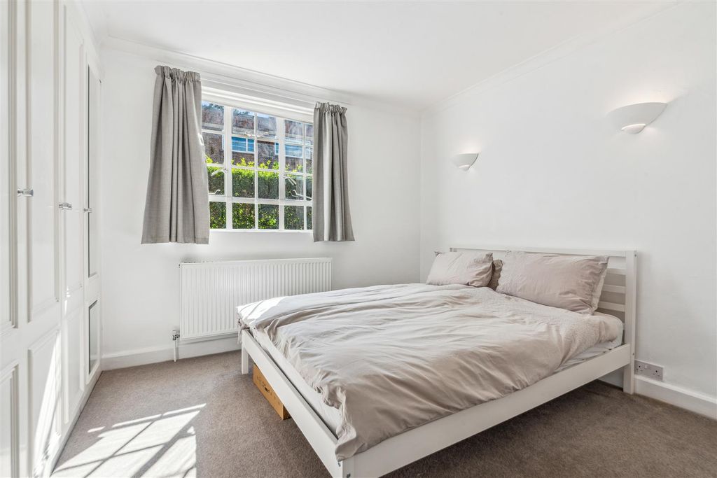 Property photo 3 of 7 For Sale - 4 Kara Lodge, W4
