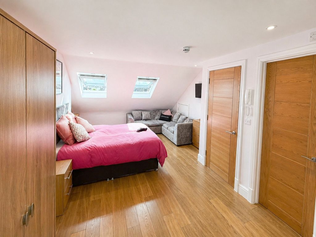 Property photo 3 of 7 Photo 14