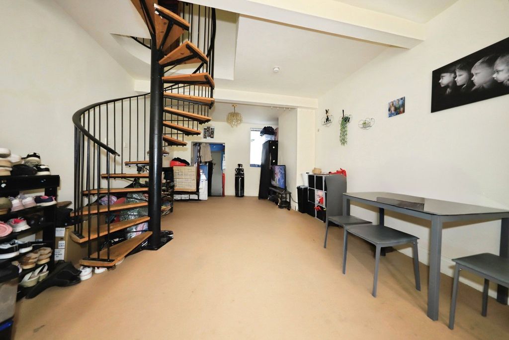 Property photo 2 of 13 Picture No. 25