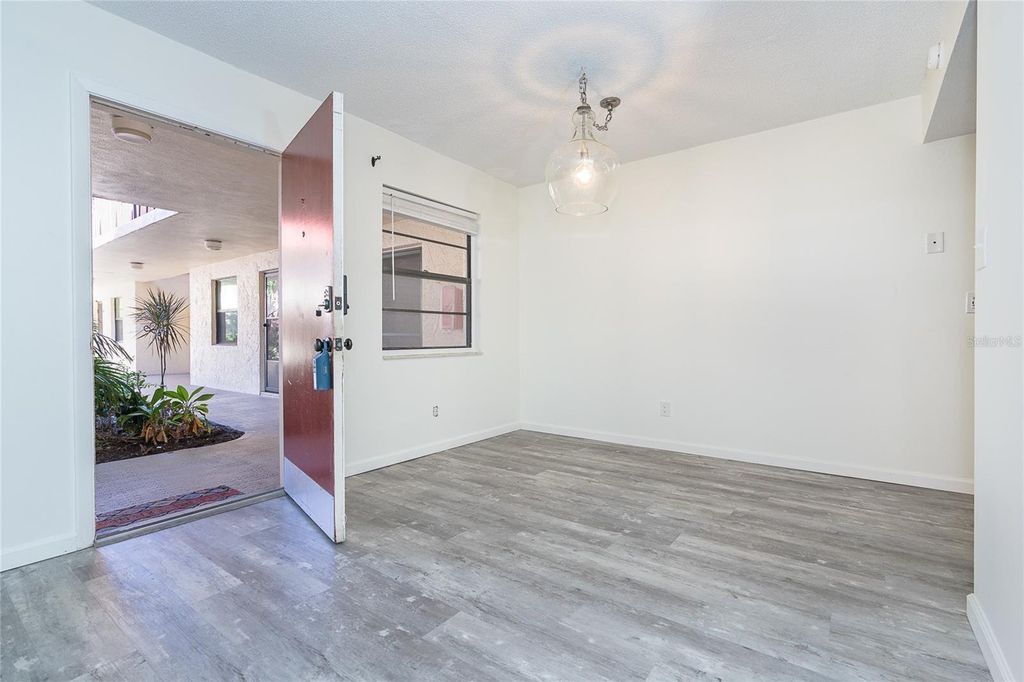Property photo 3 of 19 <Alttext/>