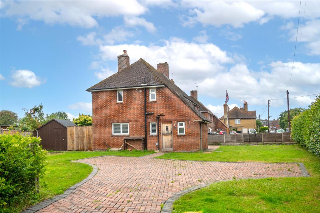 Property photo 2 of 32 7 Oakfield Road Externals-13 Sky.Jpg