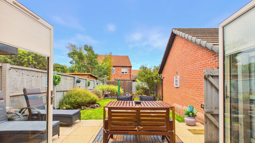 Property photo 2 of 32 Rear Garden