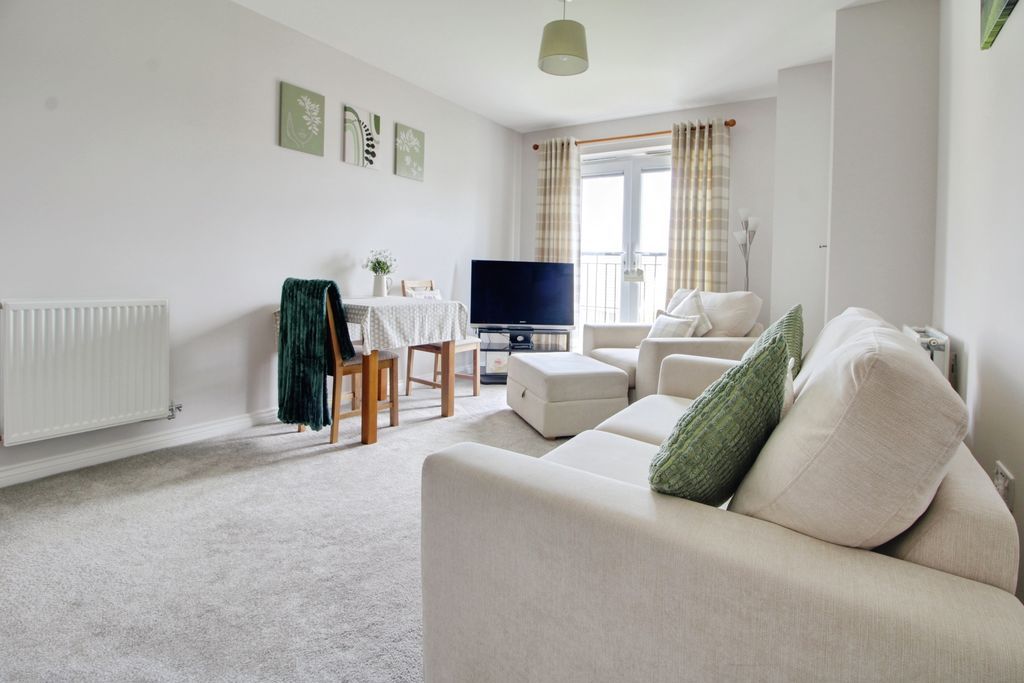 Property photo 1 of 9 Photo 7