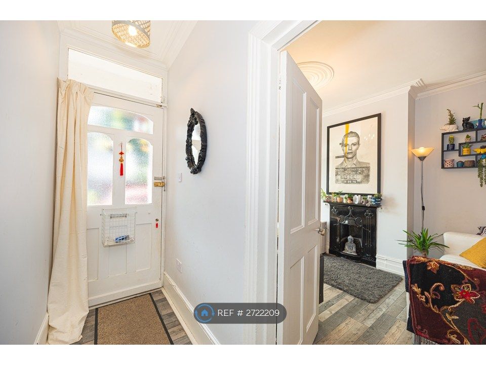 Property photo 2 of 28