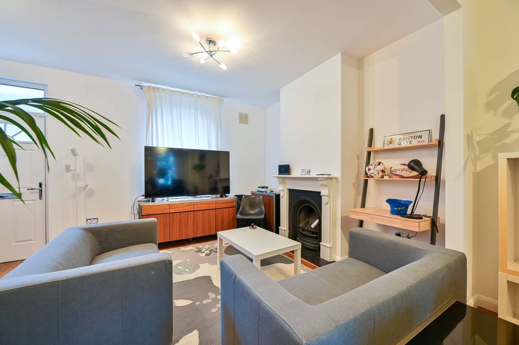 Property photo 3 of 12