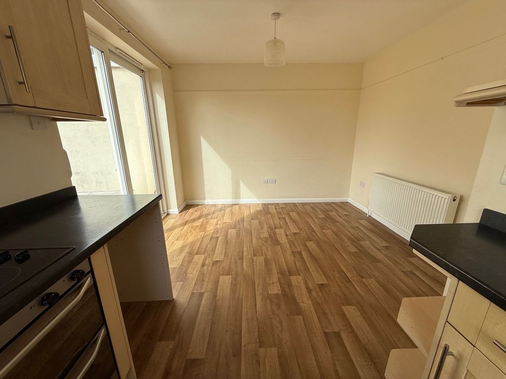 Property photo 3 of 14 Dining Area