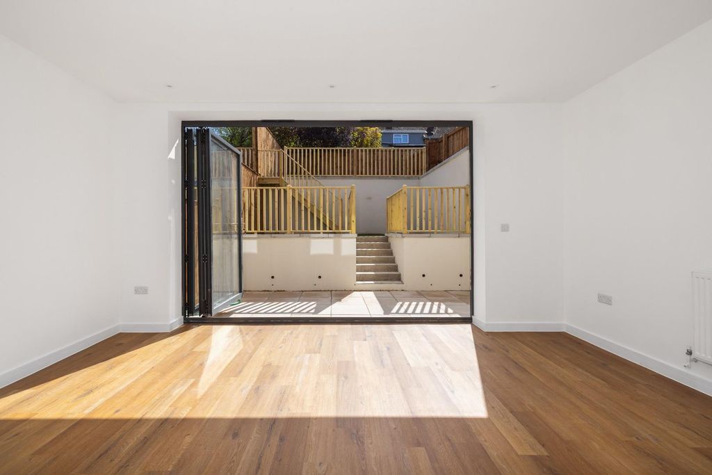 Property photo 1 of 33 Char5591.Jpg