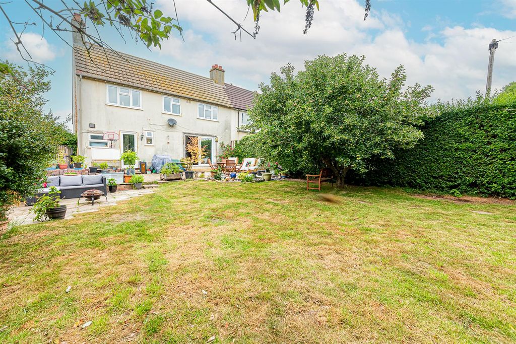 Property photo 2 of 11 153 Lower Farnham Road (14).Jpg