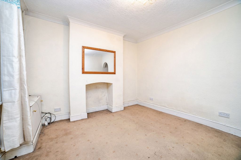 Property photo 2 of 15 Lounge