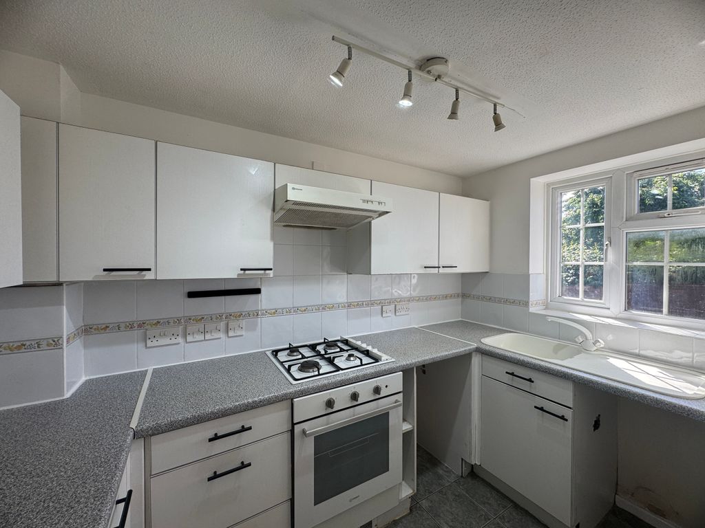 Property photo 3 of 9 Kitchen