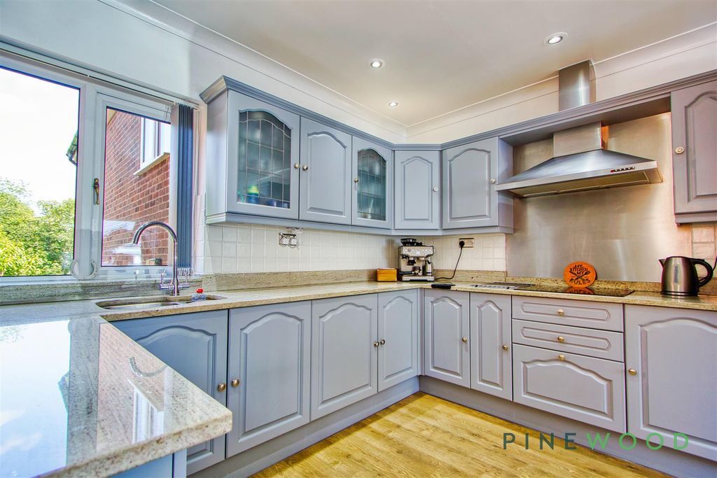 Property photo 3 of 45 Kitchen / Diner