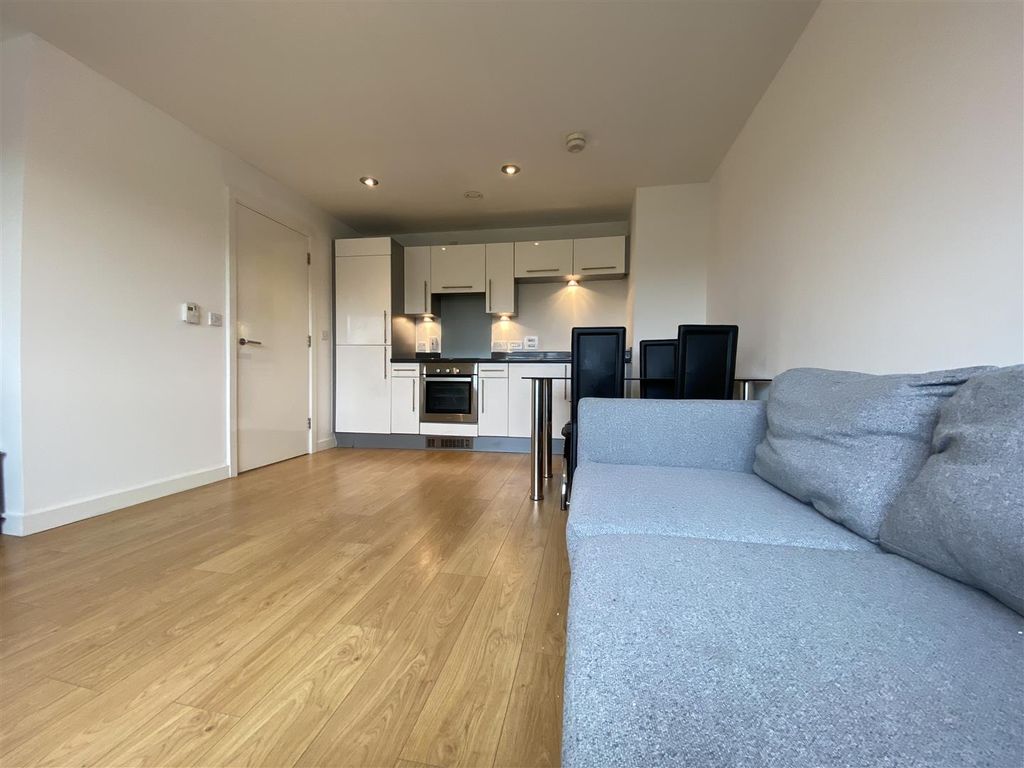 Property photo 2 of 11 Livingroom (7).Jpeg