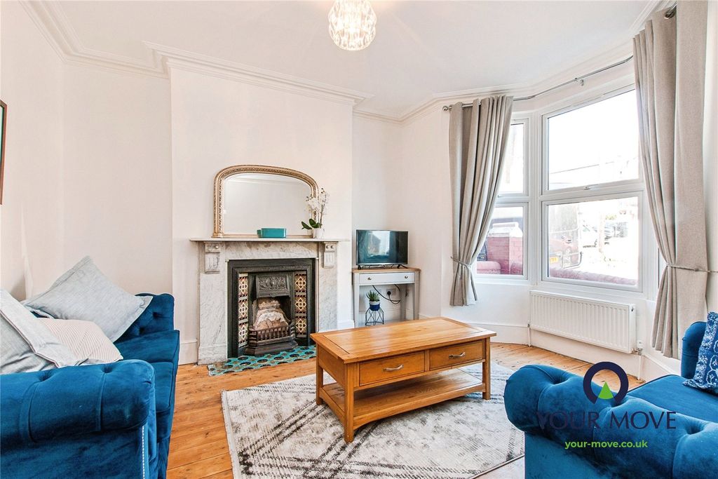 Property photo 2 of 13 Lounge