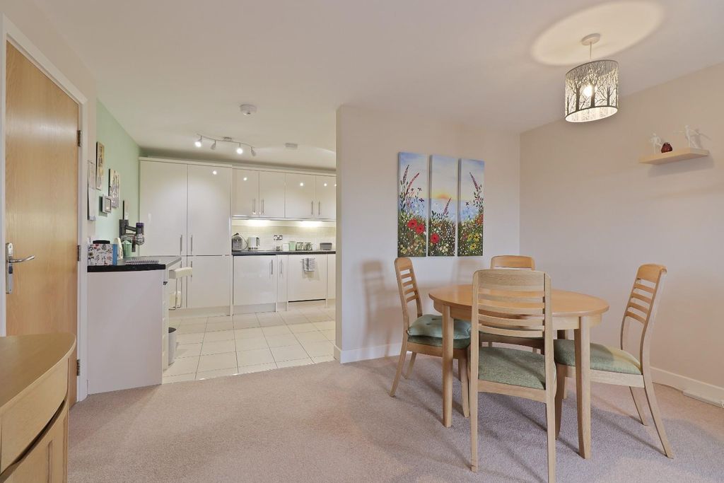Property photo 3 of 17 Dining Area